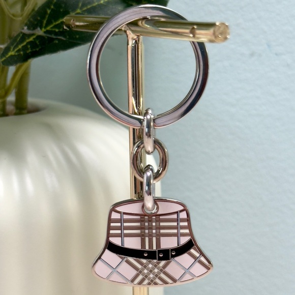 Burberry Deadstock Nova Check Bucket Hat Keychain in Light Pink - Picture 1 of 8